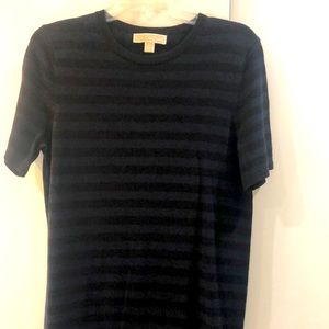 MICHAEL Michael KORS DRESS. NAVY and BLACK WOOL KNIT T-SHIRT STYLE. SIZE MED.